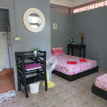 Same Same Guesthouse, Bar & Restaurant (Adults Only) Haad Rin Exterior foto