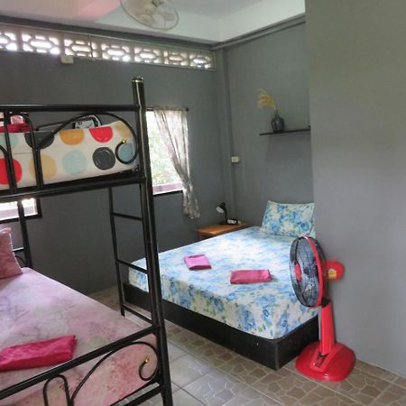 Same Same Guesthouse, Bar & Restaurant (Adults Only) Haad Rin Exterior foto
