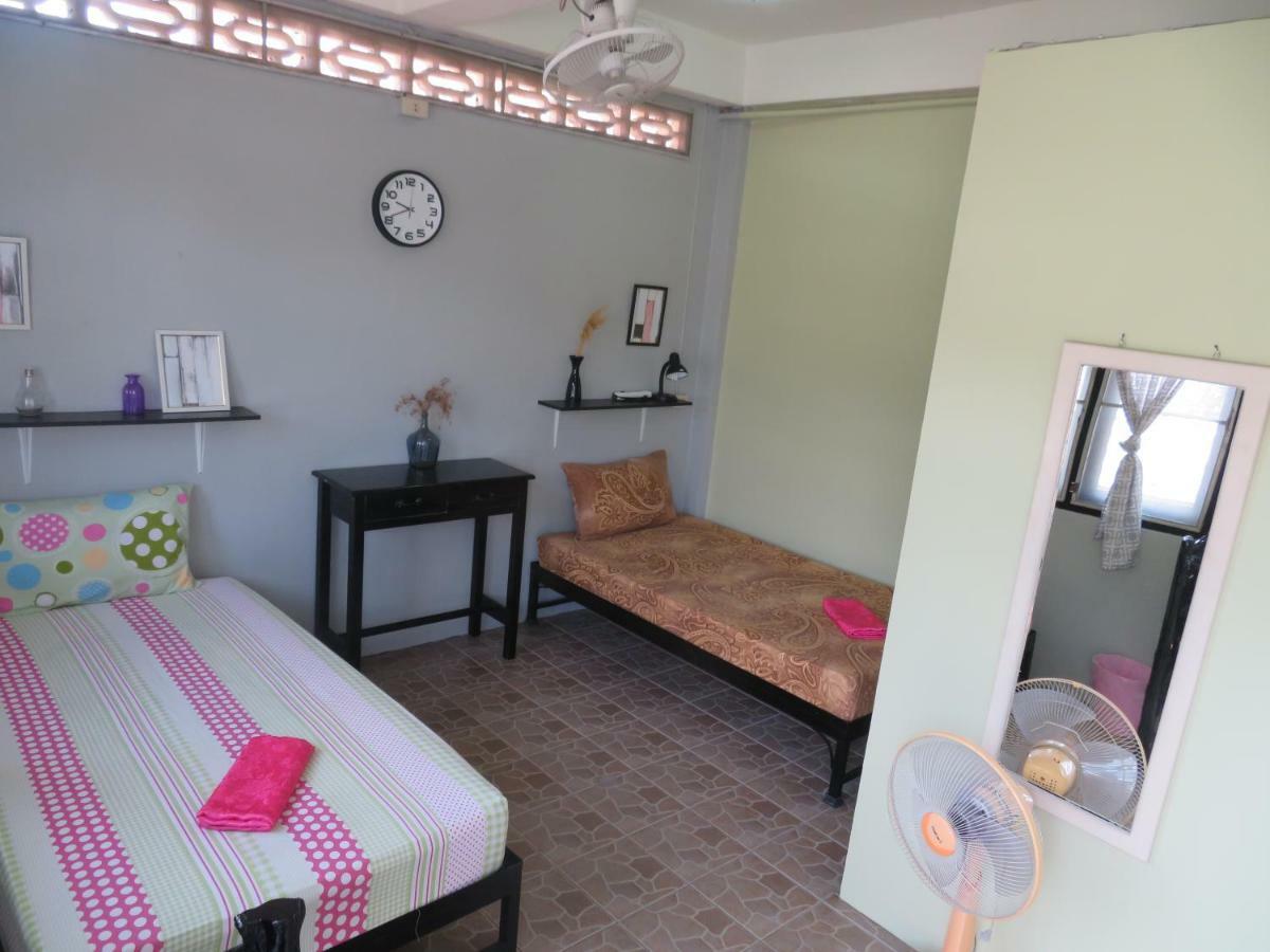 Same Same Guesthouse, Bar & Restaurant (Adults Only) Haad Rin Exterior foto